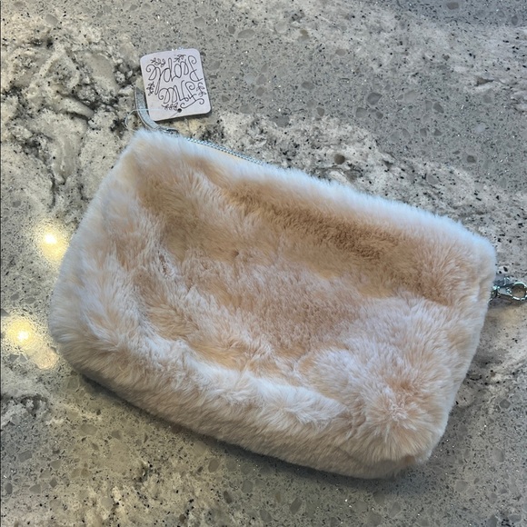 NWT Free People Faux Fur Clutch in White - Picture 7 of 7